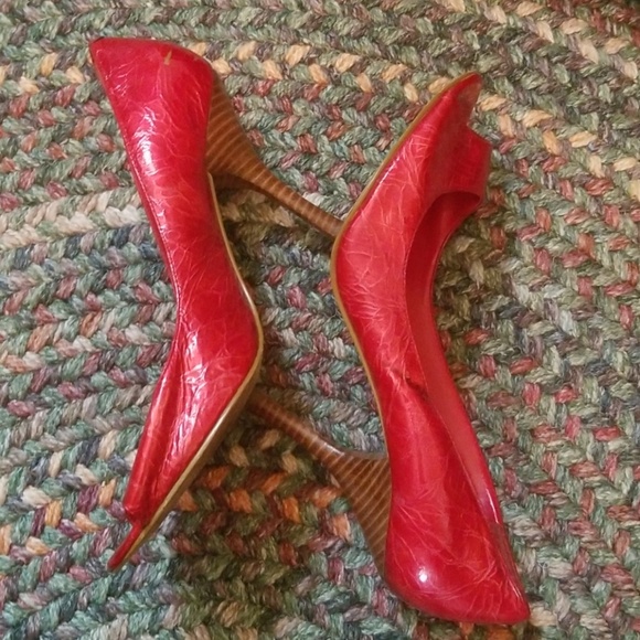 Red crinkle peep toe heel - Picture 3 of 6